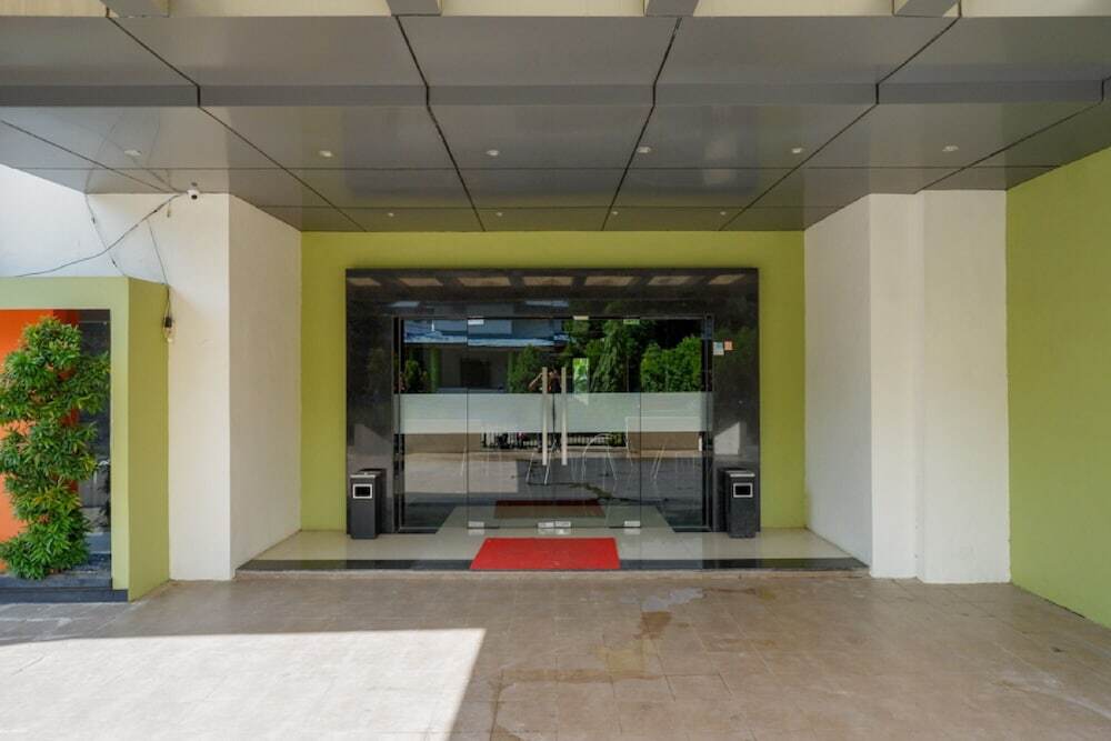Hotel Benua Kendari by RedDoorz — фото 1