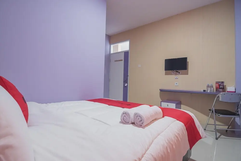 Бандунг: Violet Guest House by RedDoorz