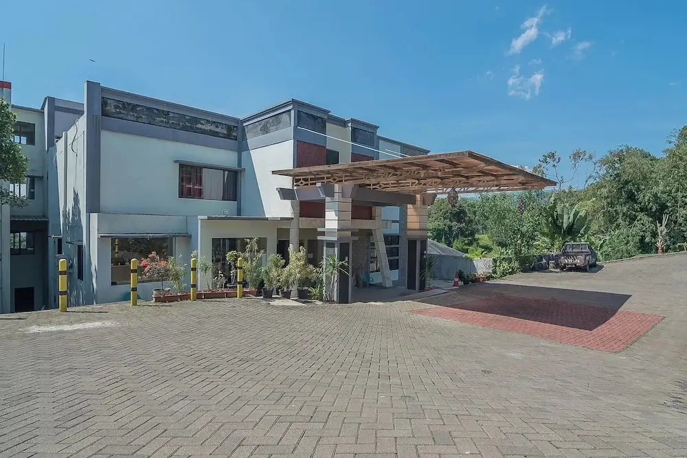 Сукарайя: Fafa Hills Resort Puncak by RedDoorz