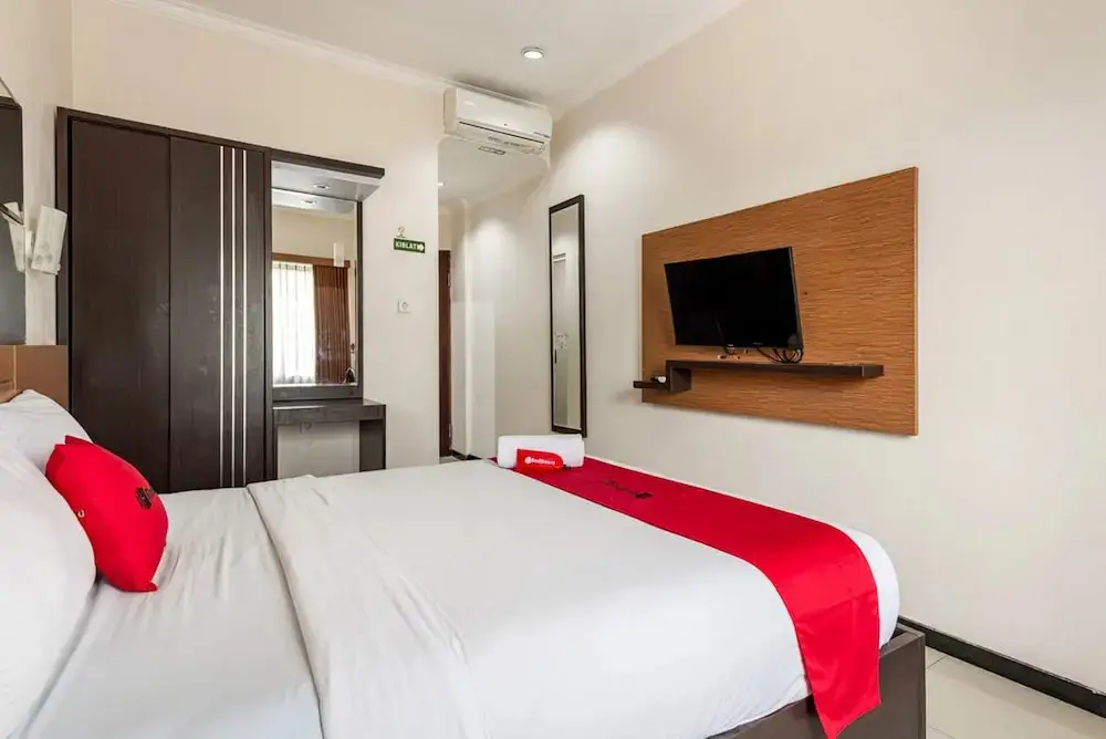 Маланг: Hasanah Guesthouse by RedDoorz