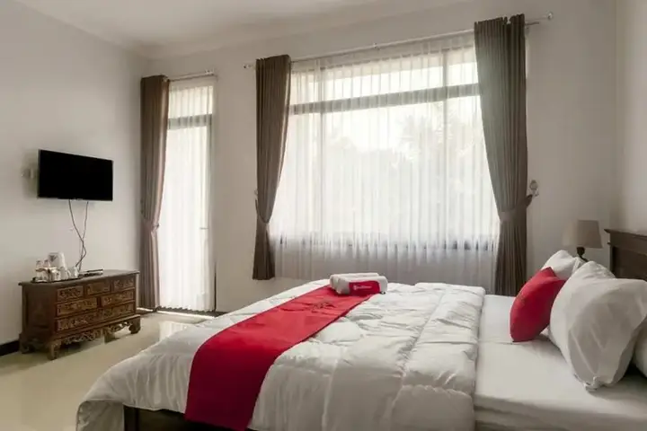 Депок: Roellie's Guest House by RedDoorz