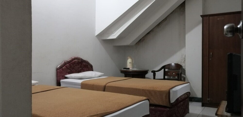 Бандунг: Hotel Metro by OYO Rooms