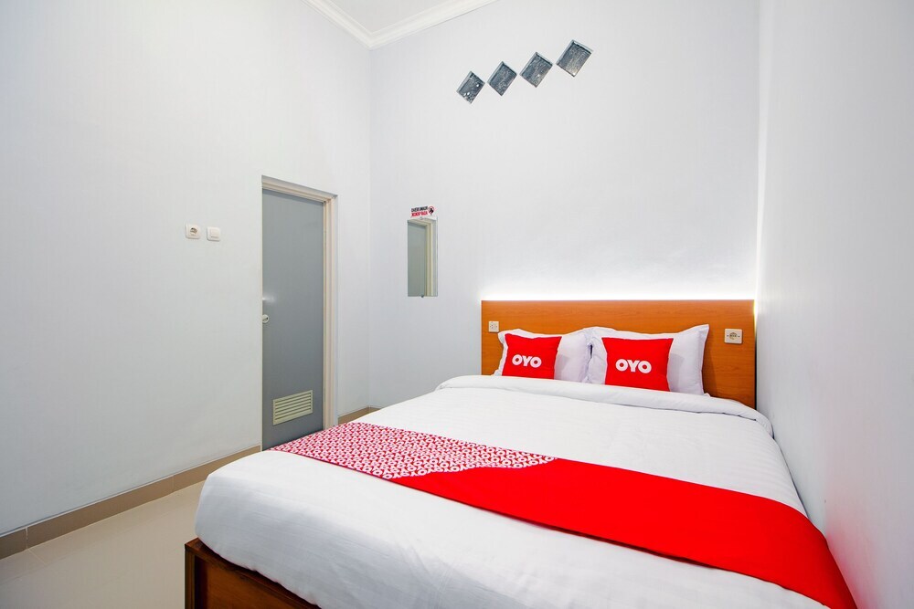Ngaglik: Permana Guesthouse Syariah by OYO Rooms