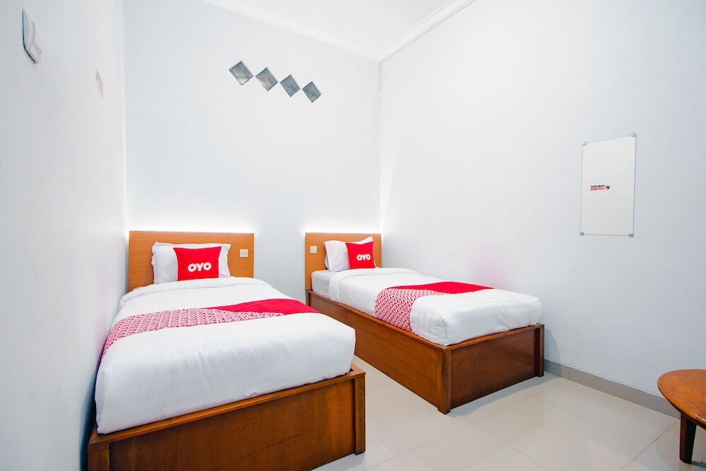Ngaglik: Permana Guesthouse Syariah by OYO Rooms