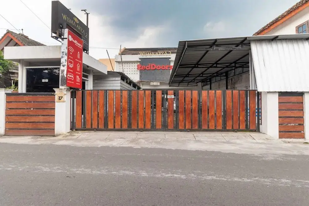 RedDoorz Syariah @ Wisma Arya 2 — фото 1
