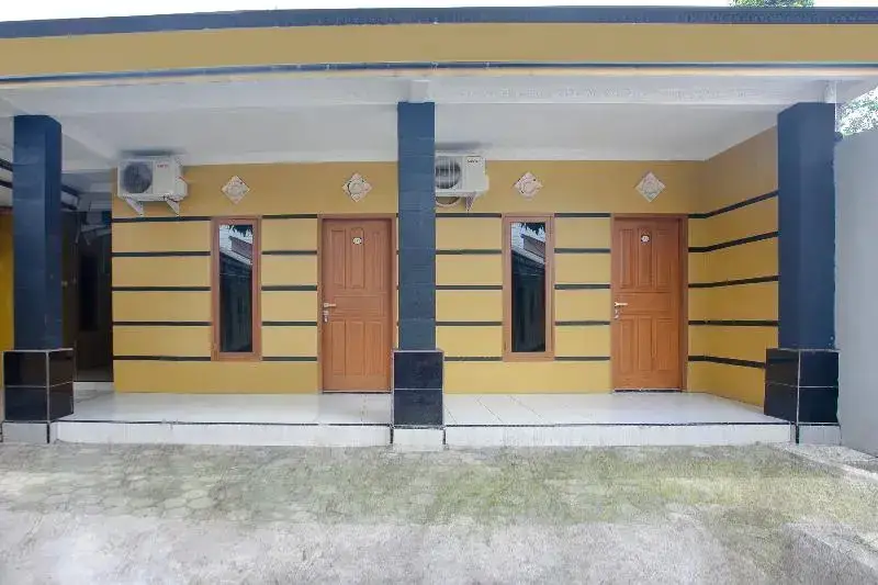 Чилачап: Azka Guest House Syariah by OYO Rooms