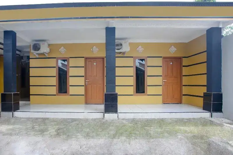 Чилачап: Azka Guest House Syariah by OYO Rooms