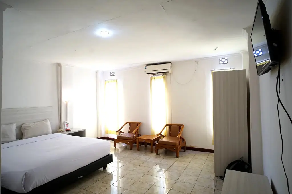 Баликпапан: Hemra Hotel by OYO Rooms