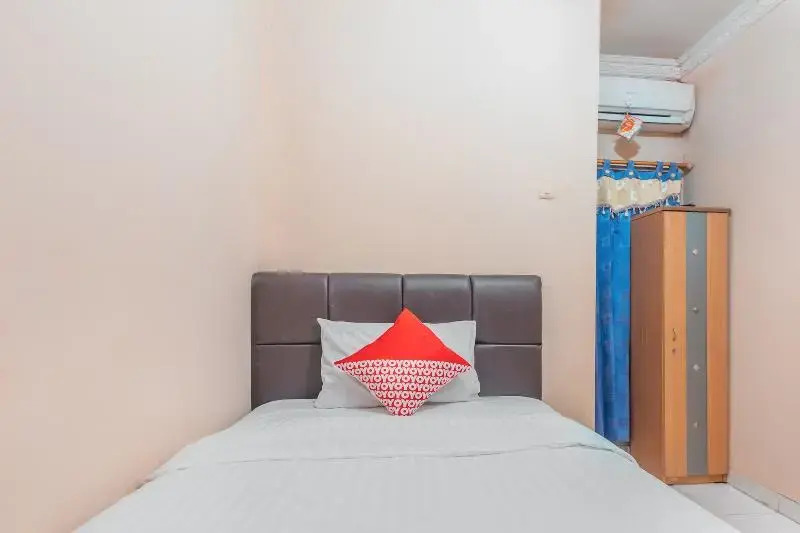 Южный Тангеранг: Mulia Raja Kost by OYO Rooms