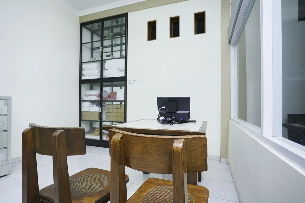 Проболинго: Penginapan Anggrek Syariah 2 by OYO Rooms
