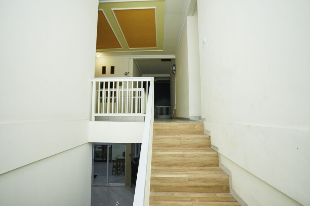 Проболинго: Penginapan Anggrek Syariah 2 by OYO Rooms