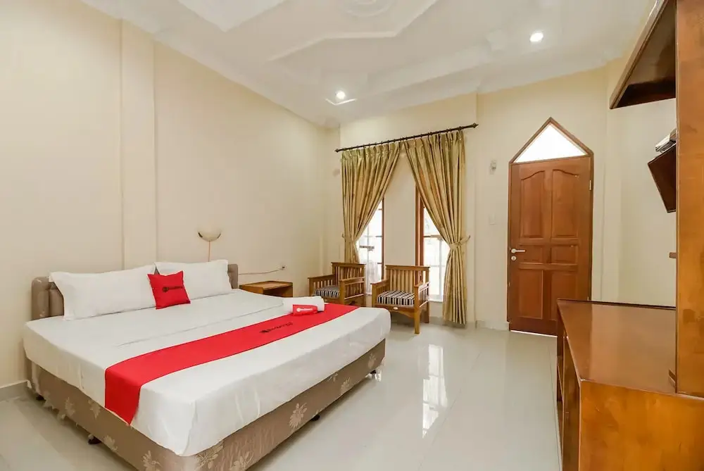 Озеро Тоба: Wisma Sibayak Guest House by RedDoorz