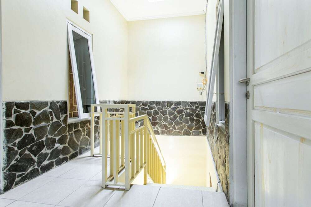 Суракарта: Kost Griya Hotasi by Reddoorz
