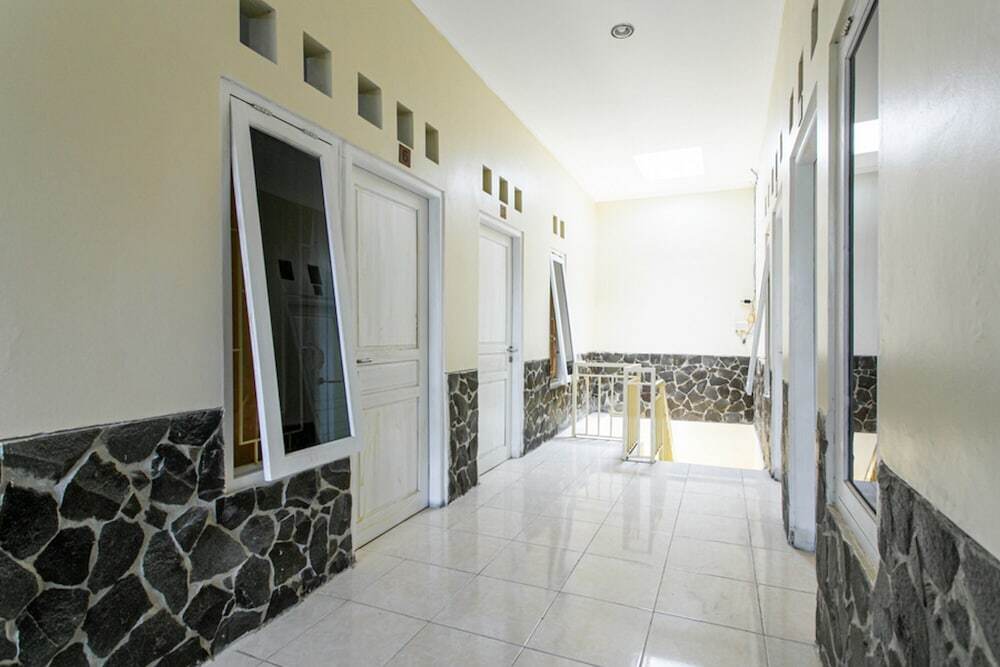 Суракарта: Kost Griya Hotasi by Reddoorz
