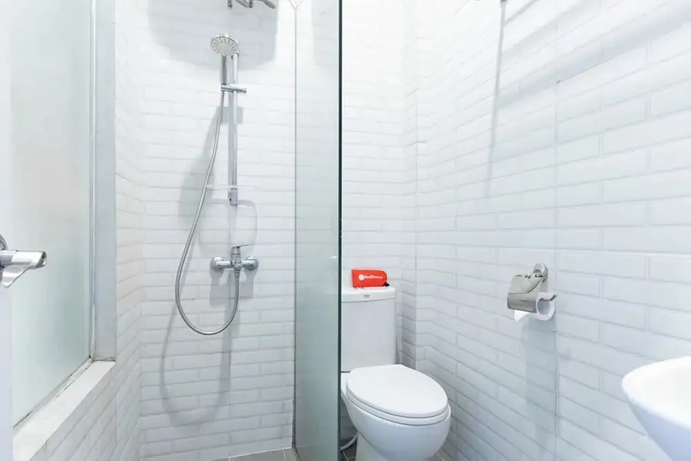 Медан: De Natio Guest House Jalan Gaharu by RedDoorz