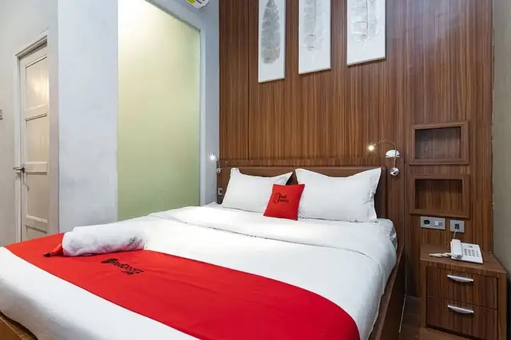Медан: De Natio Guest House Jalan Gaharu by RedDoorz