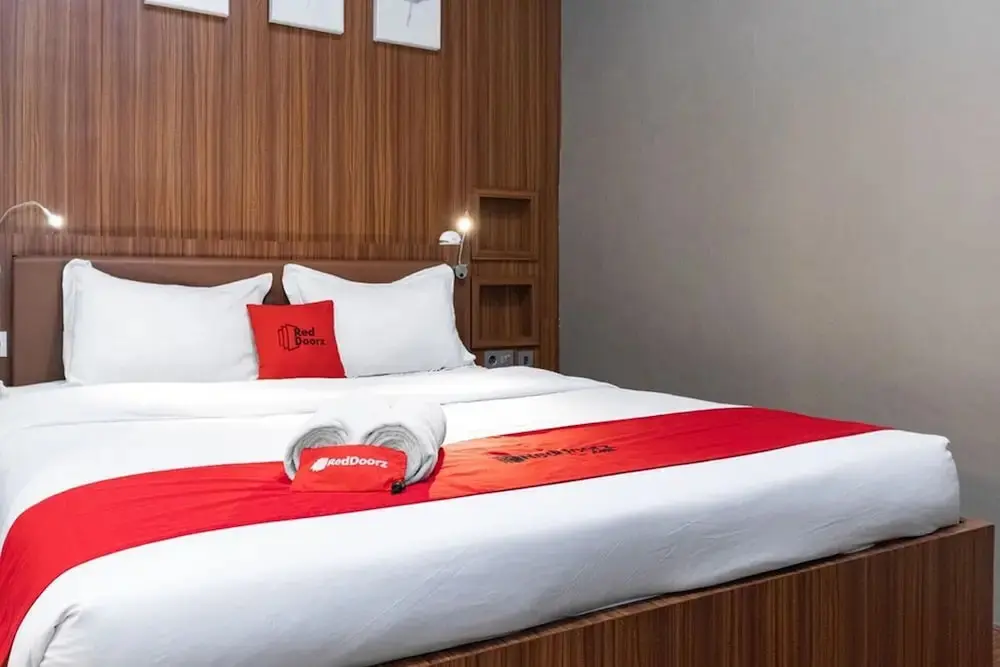 Медан: De Natio Guest House Jalan Gaharu by RedDoorz