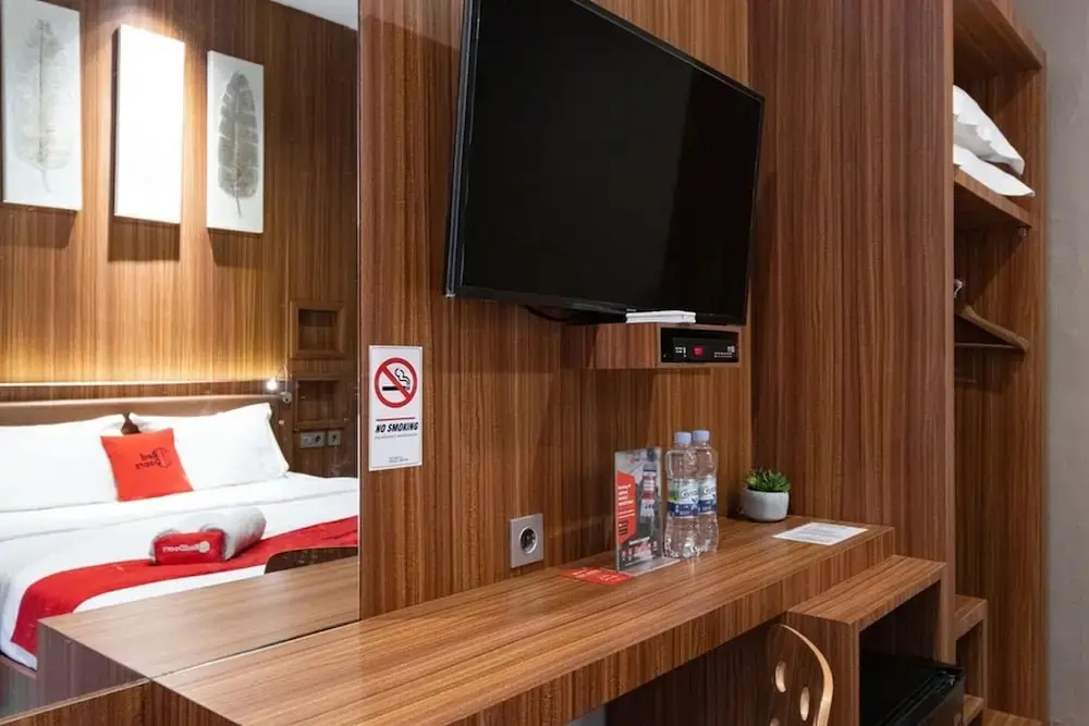 Медан: De Natio Guest House Jalan Gaharu by RedDoorz