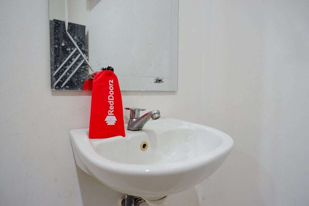 Палу: Di Trend Guesthouse by RedDoorz