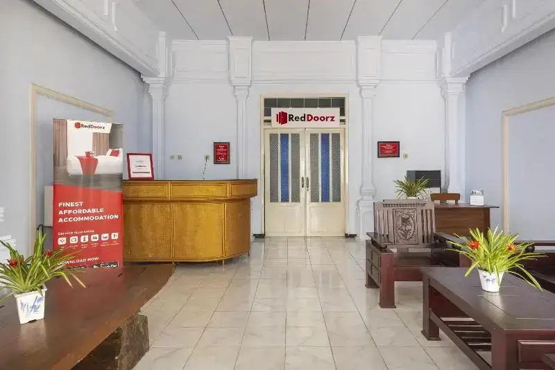 Бондовосо: Billy & Dimmy Homestay by RedDoorz