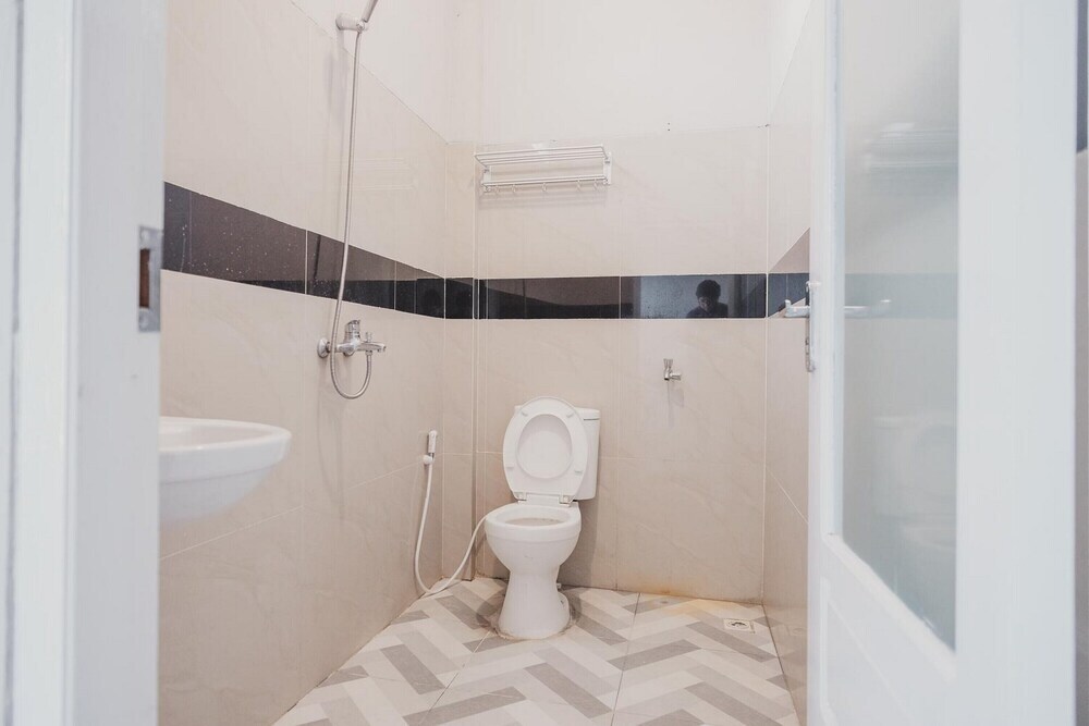 Бенгкулу: Grand Mentari Guest House by RedDoorz