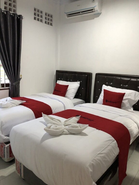 Петумбак: De'Boel Guest House by RedDoorz