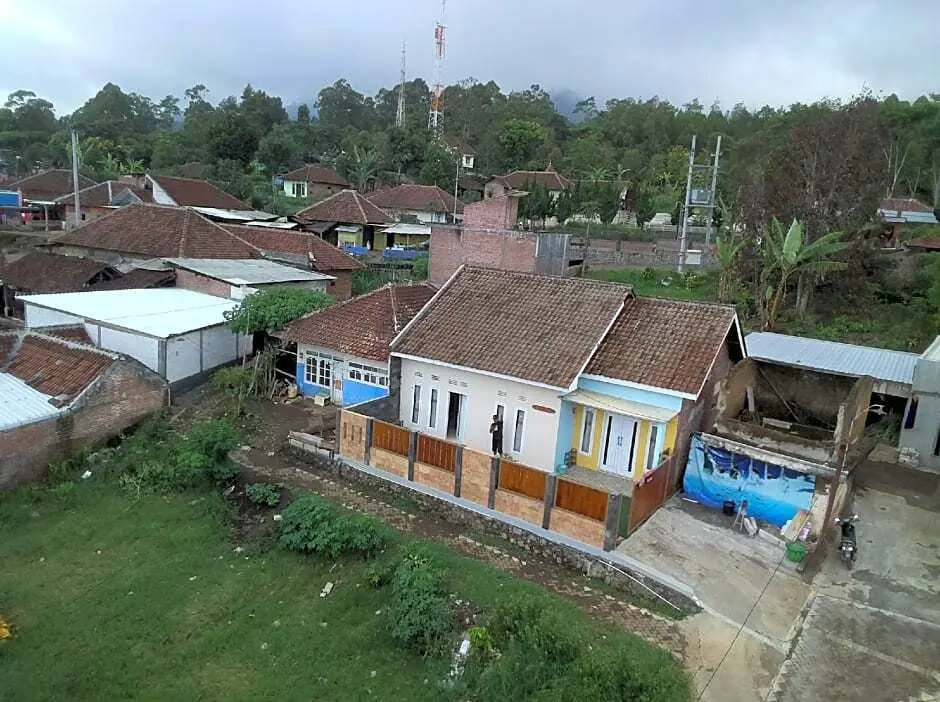 Бату: Puncak Pinus and Pool
