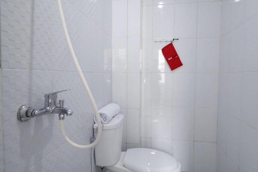 Джакарта: Plus Syariah near Mall Pondok Indah by RedDoorz