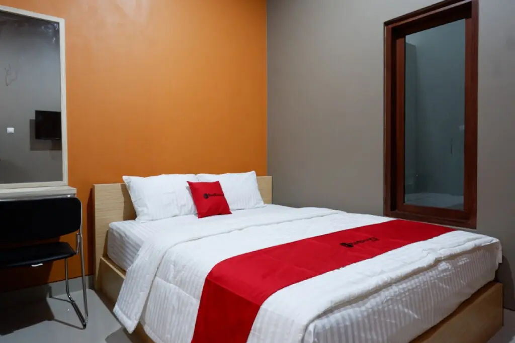 Тегал: RedDoorz Syariah near Stasiun Tegal