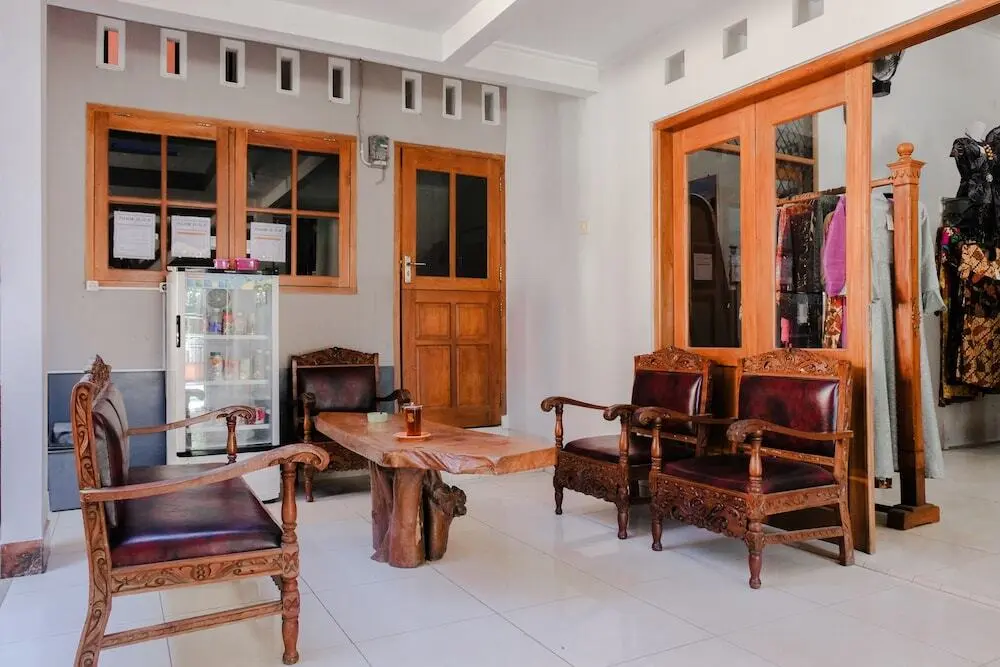 Пакитан: OYO 1306 Kraton Mas Family Residence