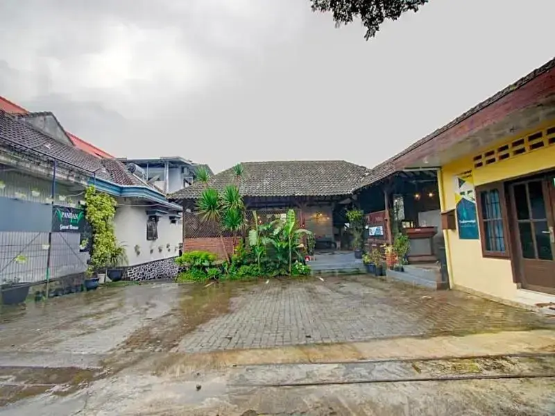 Бату: Pandan Inn Guest House Batu by OYO Rooms