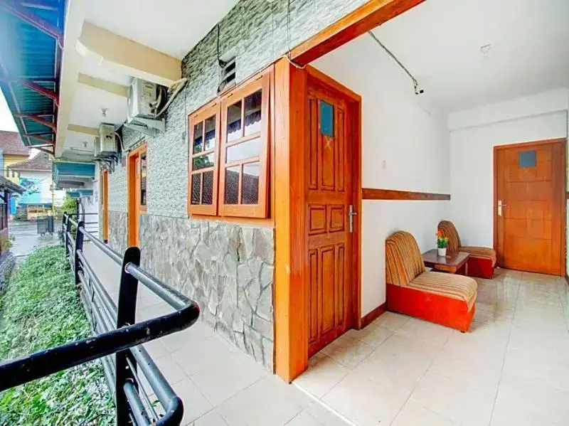 Бату: Pandan Inn Guest House Batu by OYO Rooms