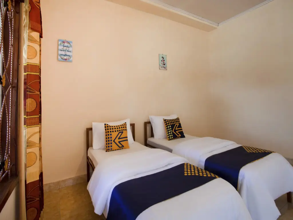 Паданг: Harland Guesthouse by OYO Rooms