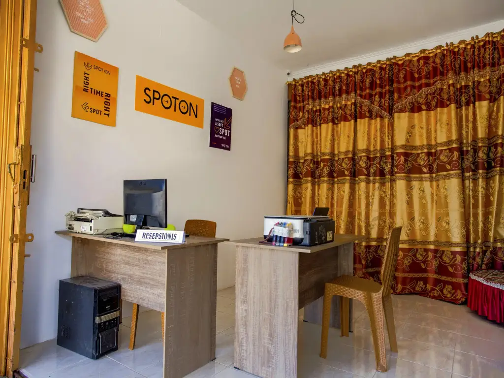 Паданг: Harland Guesthouse by OYO Rooms