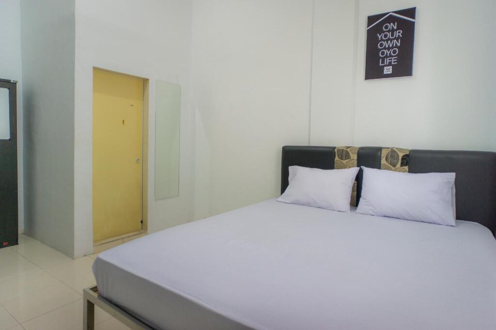 Медан: Gatsu Kost by OYO Rooms