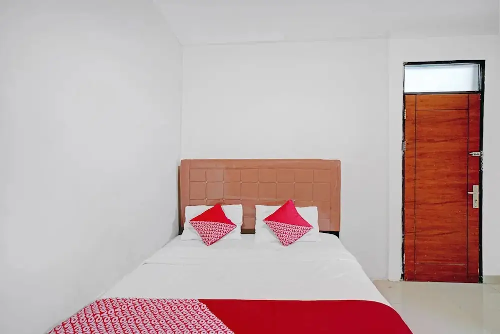 Медан: Stm Suite by OYO Rooms