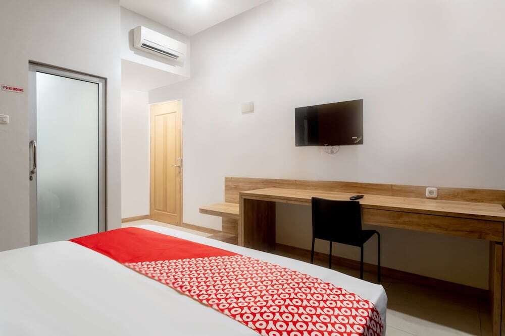 Медан: Festive Inn by OYO Rooms