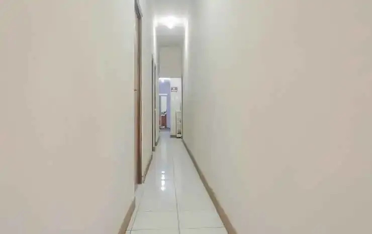 Медан: Rumah Yasmin Syariah by OYO Rooms
