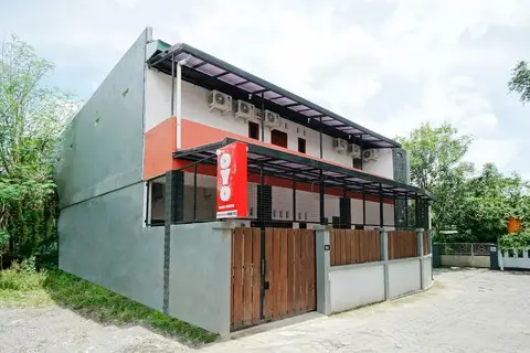 Falisha Homestay Syariah by OYO Rooms — фото 1