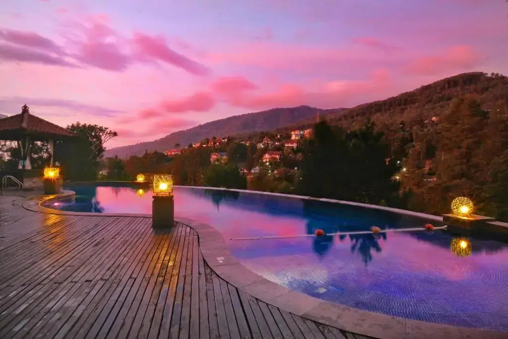 Сизаруа: The Grand Hill Bistro Cafe & Resort Hotel