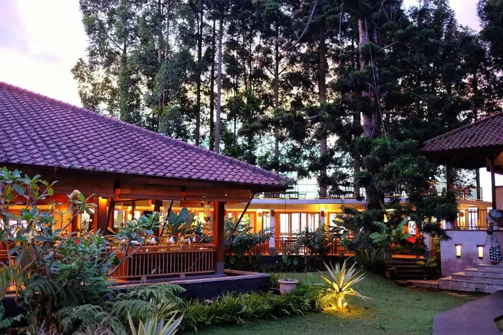 Сизаруа: The Grand Hill Bistro Cafe & Resort Hotel