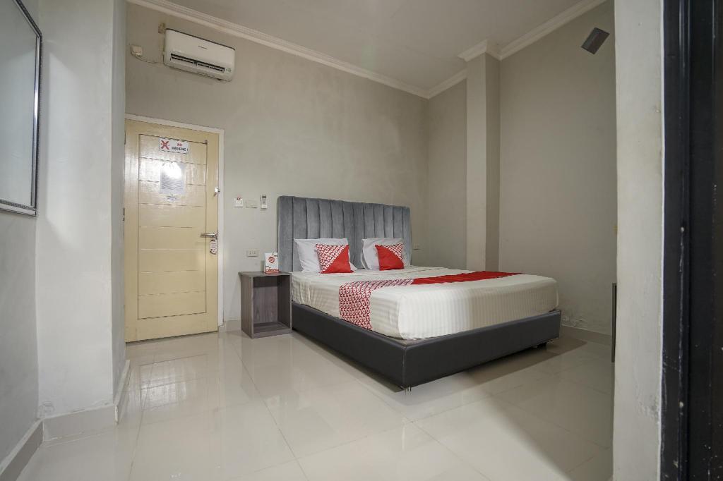 Лубуклингау: Indo Hotel by OYO Rooms