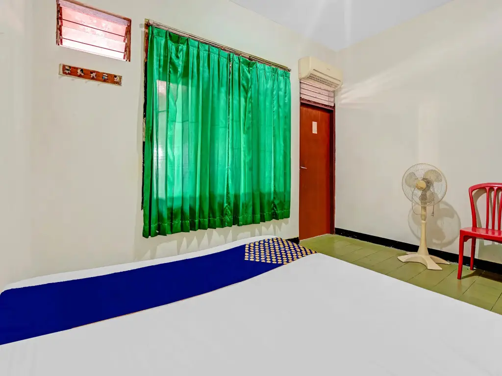 Сурабая: Anak Mama Guesthouse by OYO Rooms