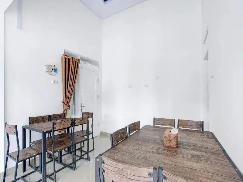 Бандар-Лампунг: OYO 90281 Griya Bawean Syariah