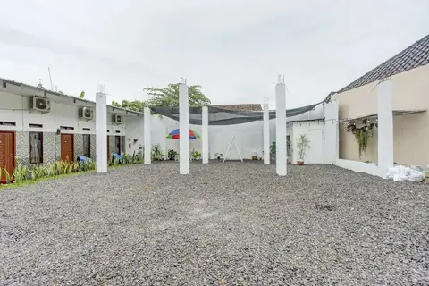 Oemah Ratu Hostel Syariah by OYO Rooms — фото 1