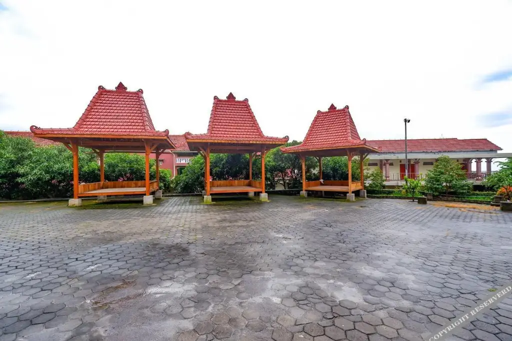 Бандунган: Hotel Taman Sari by OYO Rooms