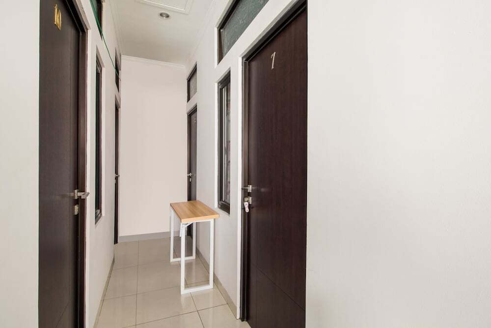 Караванг: OYO 3256 Rukost I8