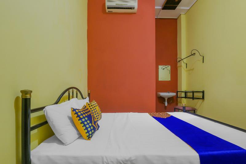 Суракарта: Istana Griya 1 Hotel by OYO Rooms