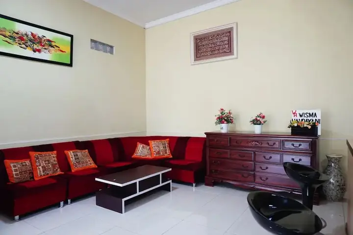 Вoнoсари: Wisma Handayani Syariah by OYO Rooms
