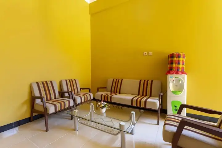 Вoнoсари: Wisma Handayani Syariah by OYO Rooms